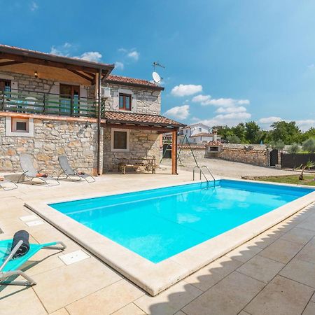Lovely Home In Visnjan With Outdoor Swimming Pool Extérieur photo
