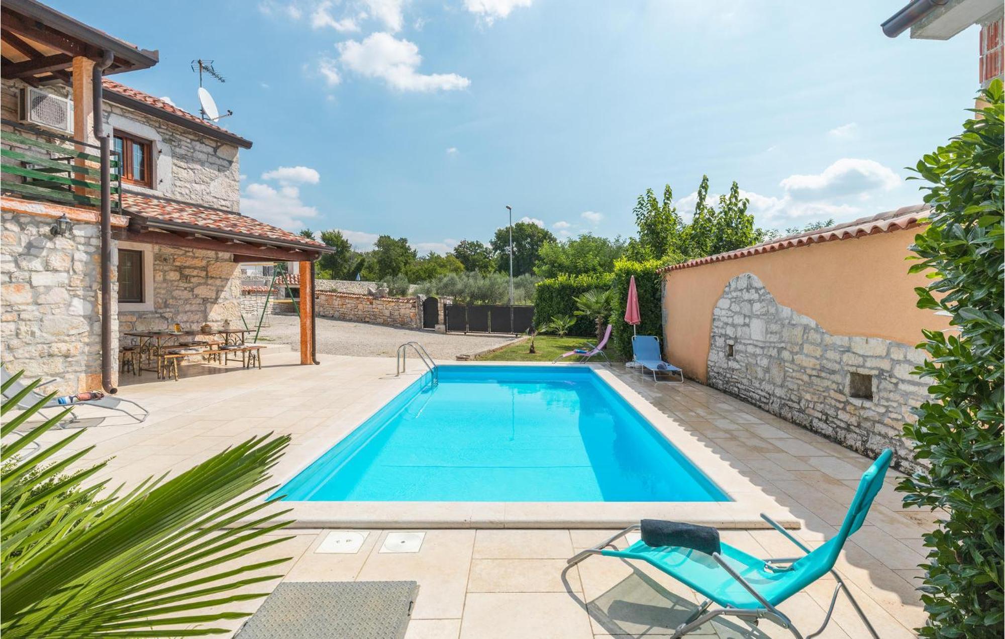 Lovely Home In Visnjan With Outdoor Swimming Pool Extérieur photo