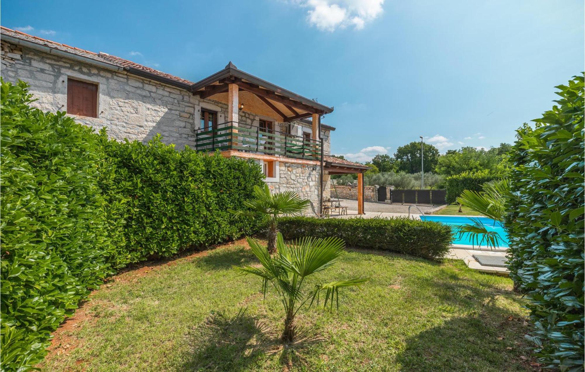 Lovely Home In Visnjan With Outdoor Swimming Pool Extérieur photo