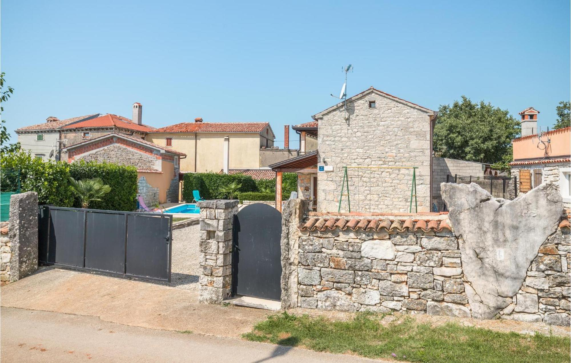 Lovely Home In Visnjan With Outdoor Swimming Pool Extérieur photo