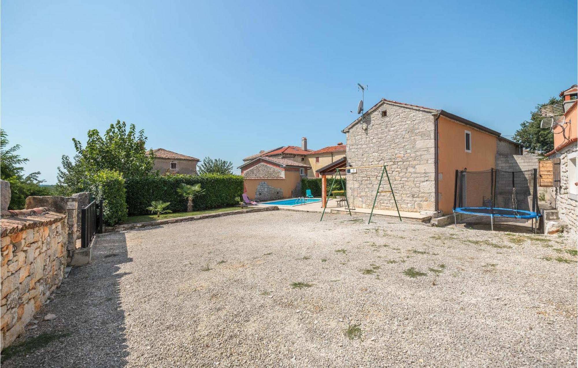 Lovely Home In Visnjan With Outdoor Swimming Pool Extérieur photo